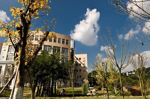 乐山师范学院